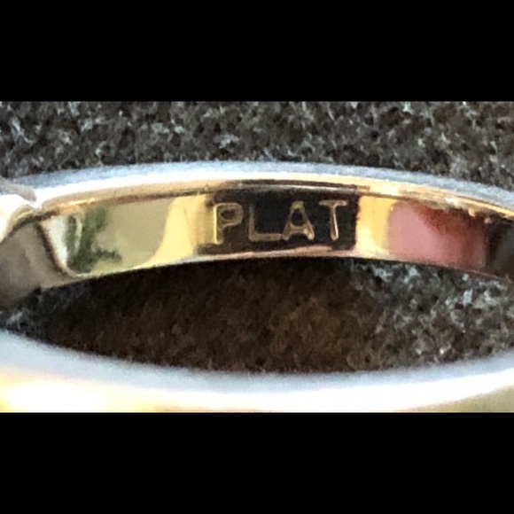 1.33 Carat Princess Cut w/Baguette Ring-Platinum - Picture 7 of 10